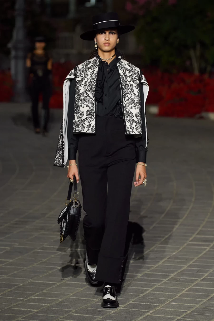 Dior Cruise 2023: Η Maria Grazia Chiuri παρουσίασε ένα show-ωδή στη Σεβίλλη με σιλουέτες εμπνευσμένες από το φλαμένκο- Φωτογραφία 4