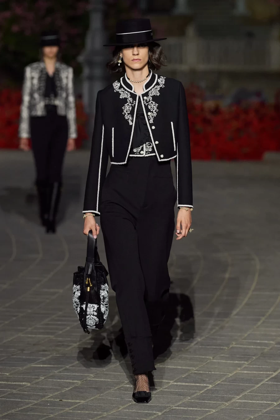 Dior Cruise 2023: Η Maria Grazia Chiuri παρουσίασε ένα show-ωδή στη Σεβίλλη με σιλουέτες εμπνευσμένες από το φλαμένκο- Φωτογραφία 5