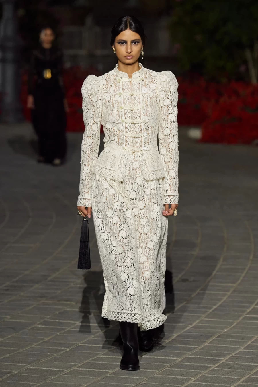 Dior Cruise 2023: Η Maria Grazia Chiuri παρουσίασε ένα show-ωδή στη Σεβίλλη με σιλουέτες εμπνευσμένες από το φλαμένκο- Φωτογραφία 8