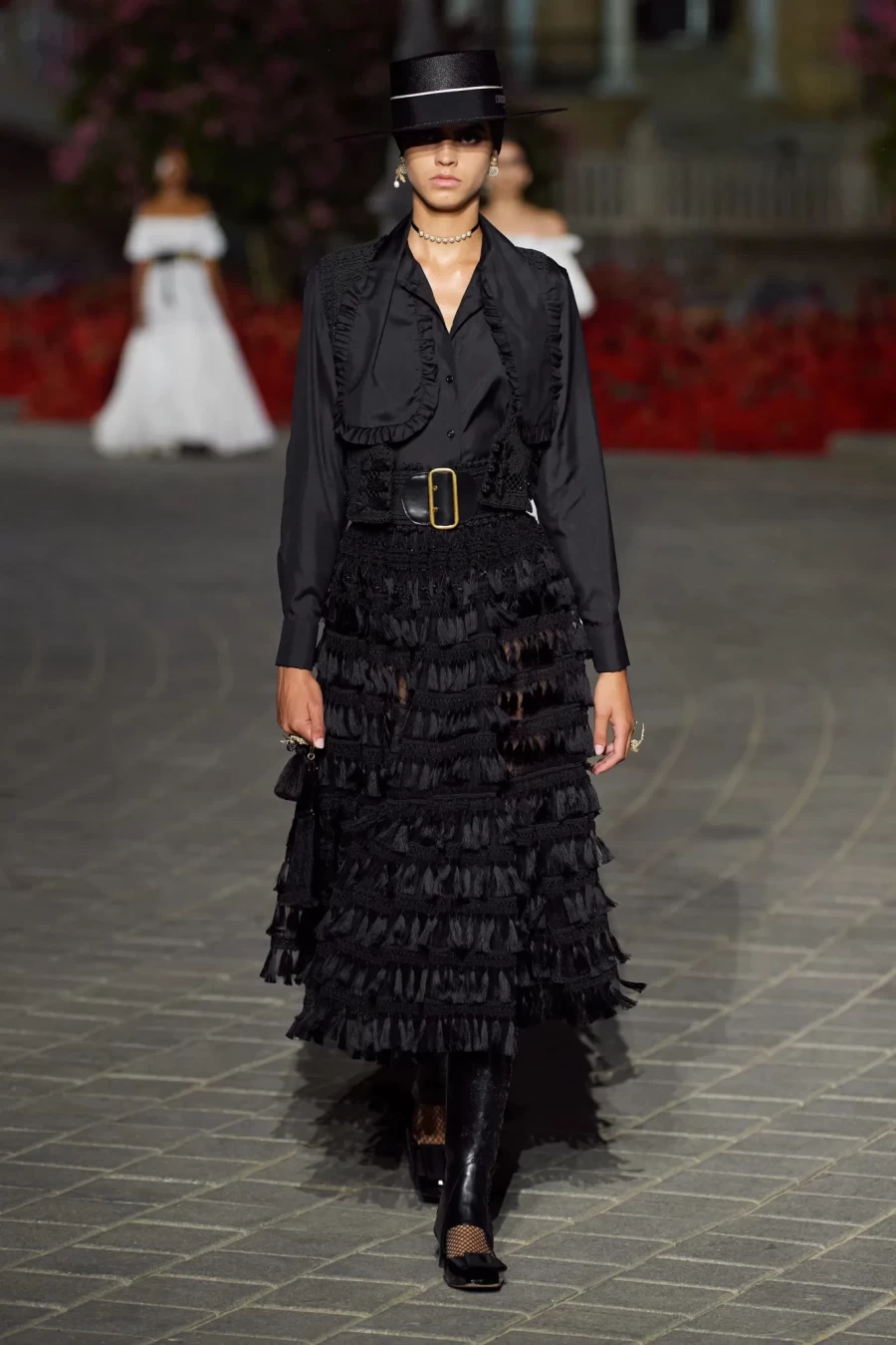 Dior Cruise 2023: Η Maria Grazia Chiuri παρουσίασε ένα show-ωδή στη Σεβίλλη με σιλουέτες εμπνευσμένες από το φλαμένκο- Φωτογραφία 15