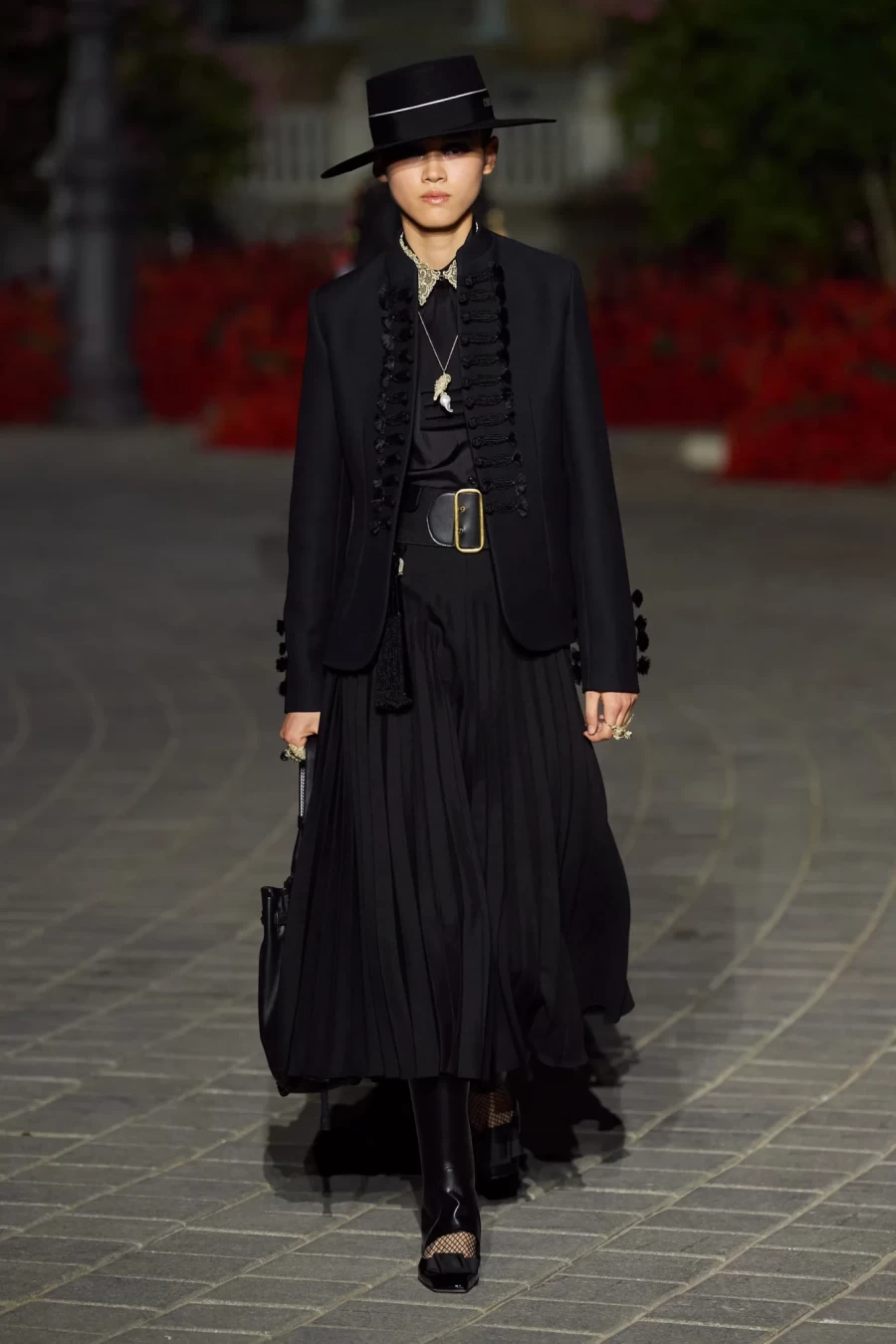 Dior Cruise 2023: Η Maria Grazia Chiuri παρουσίασε ένα show-ωδή στη Σεβίλλη με σιλουέτες εμπνευσμένες από το φλαμένκο- Φωτογραφία 18
