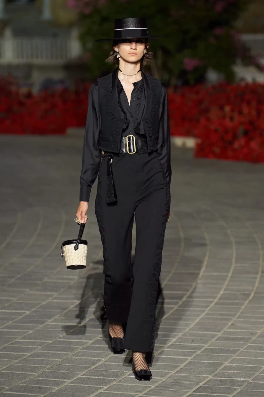 Dior Cruise 2023: Η Maria Grazia Chiuri παρουσίασε ένα show-ωδή στη Σεβίλλη με σιλουέτες εμπνευσμένες από το φλαμένκο- Φωτογραφία 25