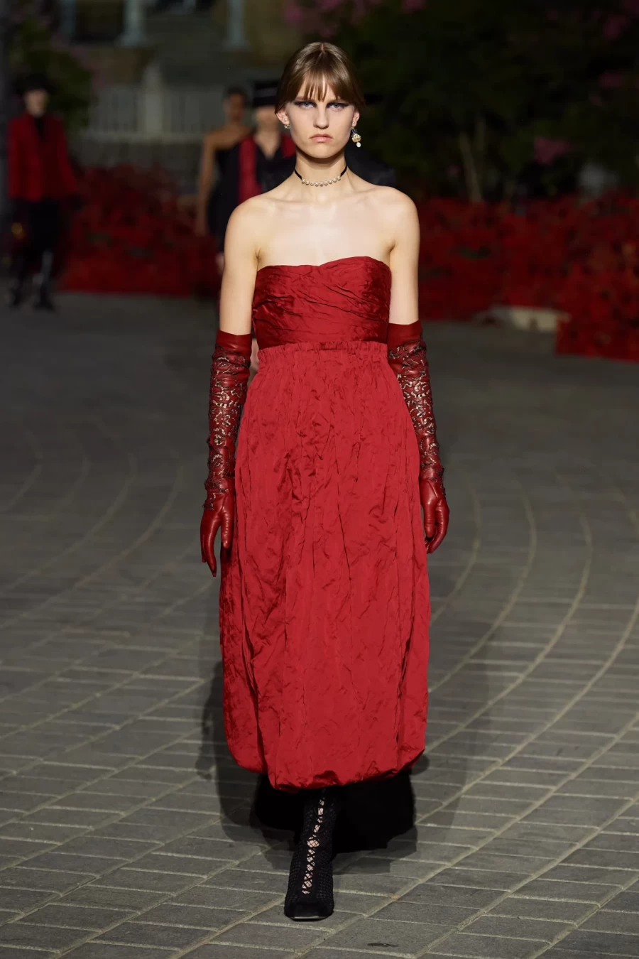 Dior Cruise 2023: Η Maria Grazia Chiuri παρουσίασε ένα show-ωδή στη Σεβίλλη με σιλουέτες εμπνευσμένες από το φλαμένκο- Φωτογραφία 27