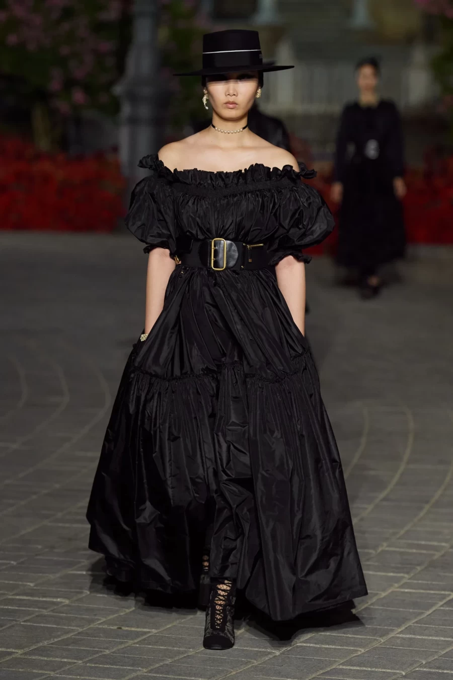 Dior Cruise 2023: Η Maria Grazia Chiuri παρουσίασε ένα show-ωδή στη Σεβίλλη με σιλουέτες εμπνευσμένες από το φλαμένκο- Φωτογραφία 35