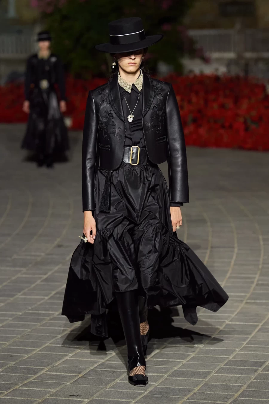 Dior Cruise 2023: Η Maria Grazia Chiuri παρουσίασε ένα show-ωδή στη Σεβίλλη με σιλουέτες εμπνευσμένες από το φλαμένκο- Φωτογραφία 40