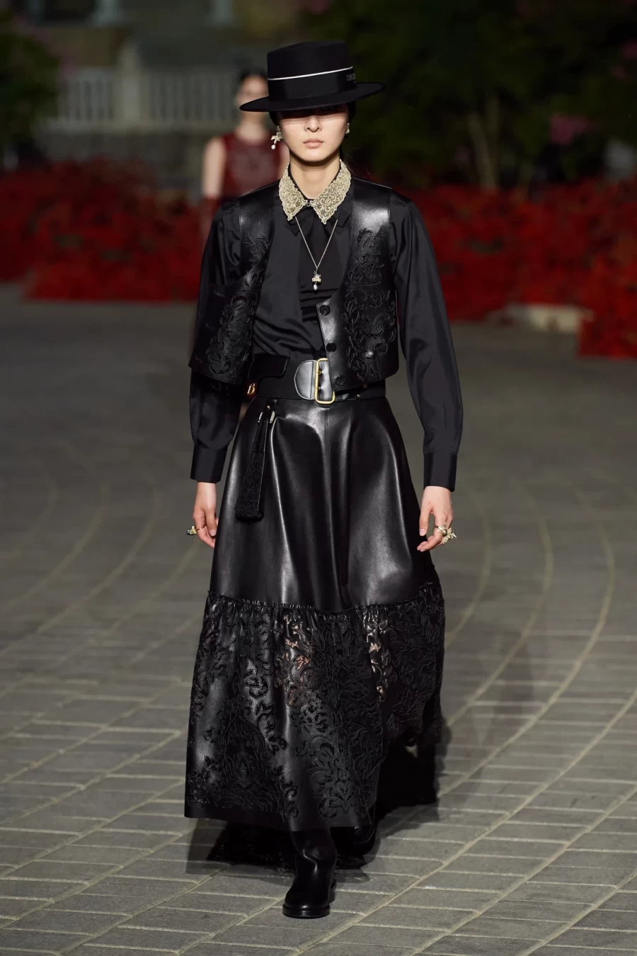Dior Cruise 2023: Η Maria Grazia Chiuri παρουσίασε ένα show-ωδή στη Σεβίλλη με σιλουέτες εμπνευσμένες από το φλαμένκο- Φωτογραφία 41