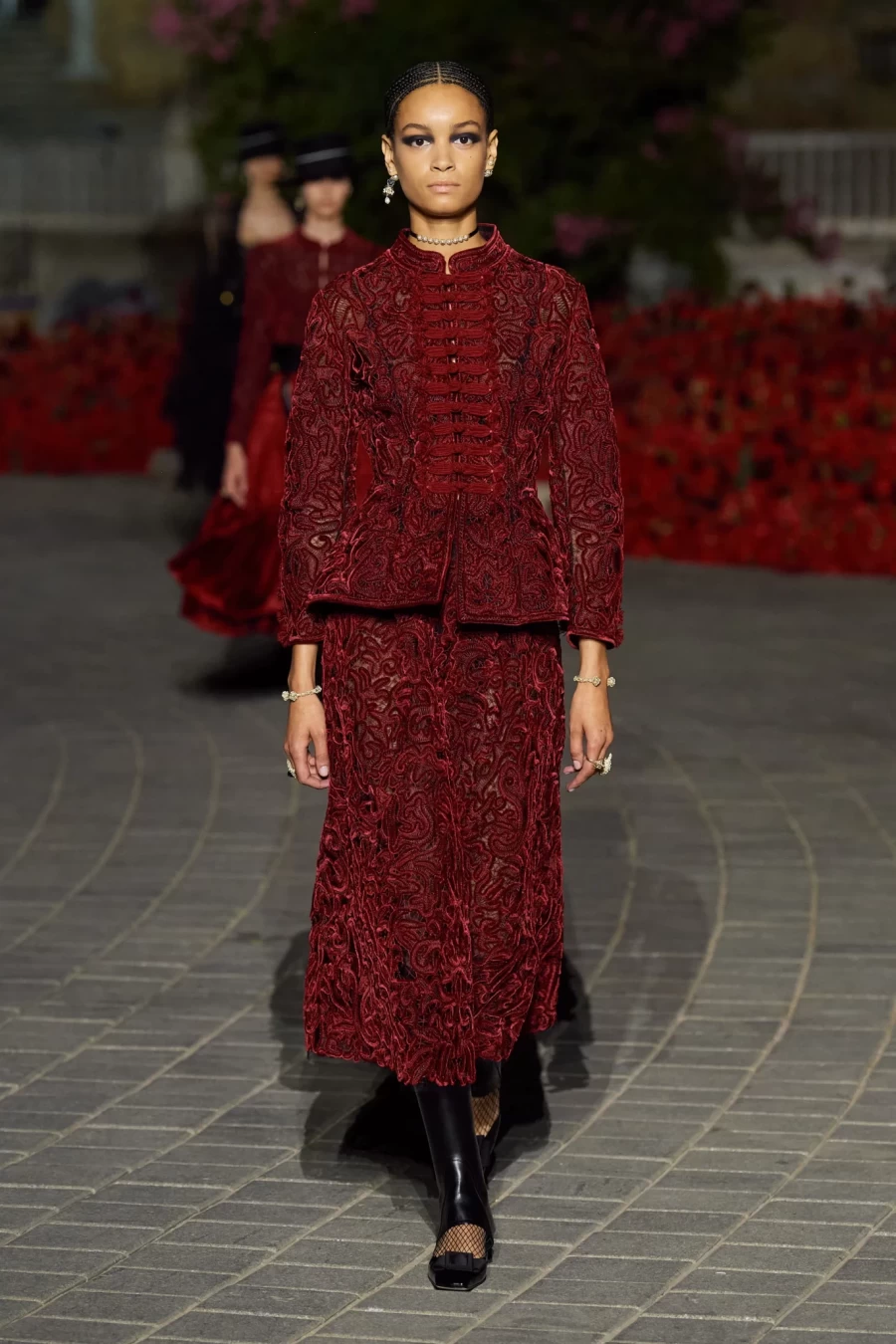 Dior Cruise 2023: Η Maria Grazia Chiuri παρουσίασε ένα show-ωδή στη Σεβίλλη με σιλουέτες εμπνευσμένες από το φλαμένκο- Φωτογραφία 44