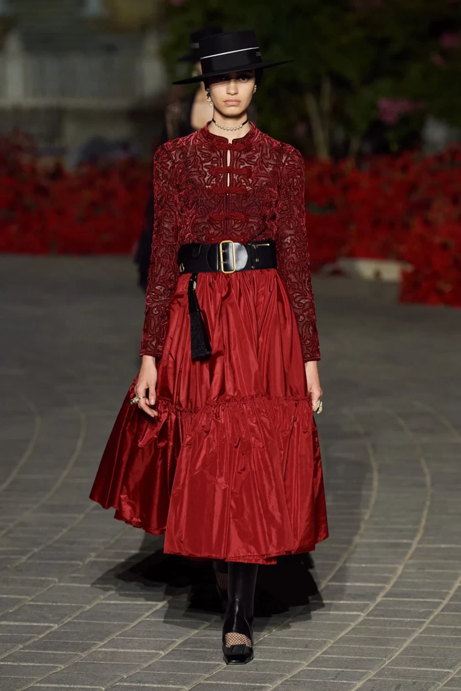 Dior Cruise 2023: Η Maria Grazia Chiuri παρουσίασε ένα show-ωδή στη Σεβίλλη με σιλουέτες εμπνευσμένες από το φλαμένκο- Φωτογραφία 45
