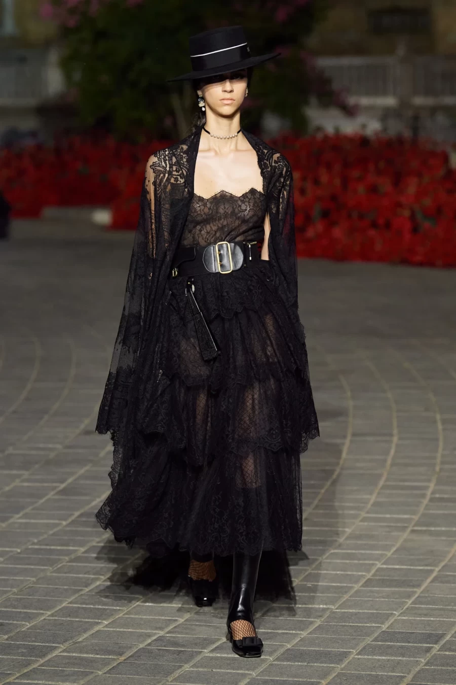 Dior Cruise 2023: Η Maria Grazia Chiuri παρουσίασε ένα show-ωδή στη Σεβίλλη με σιλουέτες εμπνευσμένες από το φλαμένκο- Φωτογραφία 46