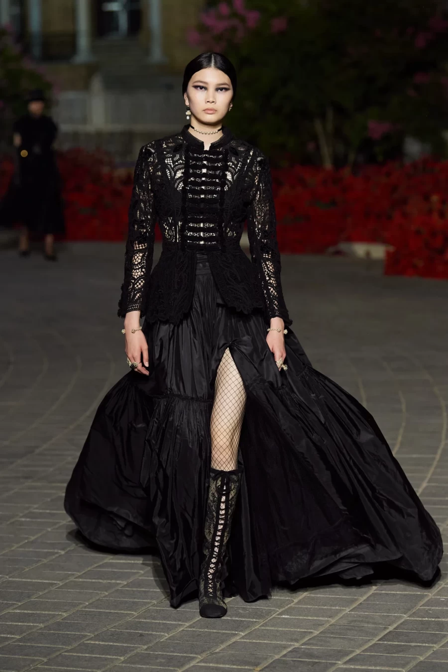 Dior Cruise 2023: Η Maria Grazia Chiuri παρουσίασε ένα show-ωδή στη Σεβίλλη με σιλουέτες εμπνευσμένες από το φλαμένκο- Φωτογραφία 47
