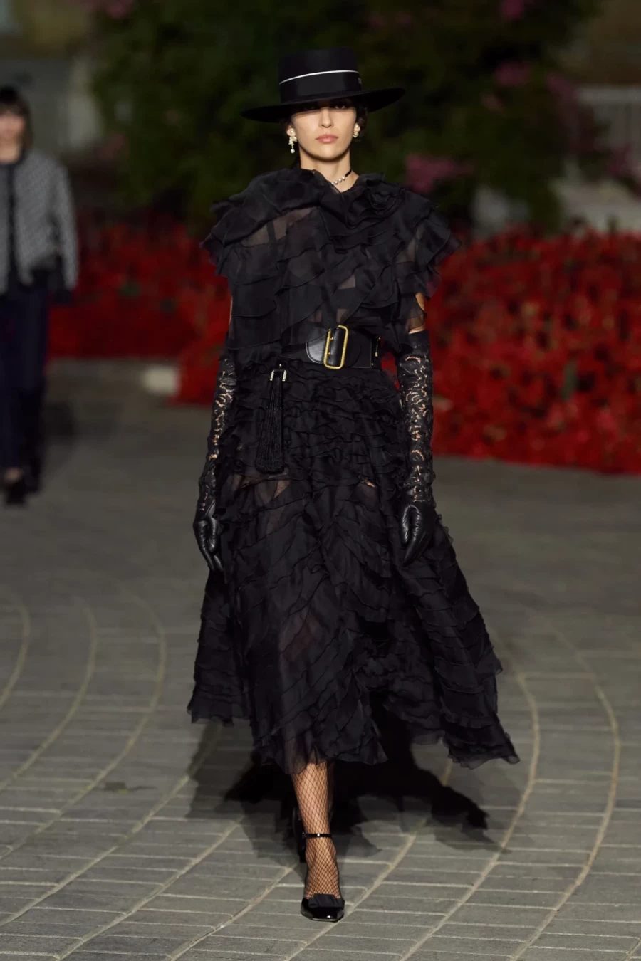 Dior Cruise 2023: Η Maria Grazia Chiuri παρουσίασε ένα show-ωδή στη Σεβίλλη με σιλουέτες εμπνευσμένες από το φλαμένκο- Φωτογραφία 48