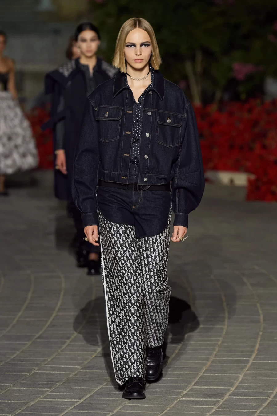 Dior Cruise 2023: Η Maria Grazia Chiuri παρουσίασε ένα show-ωδή στη Σεβίλλη με σιλουέτες εμπνευσμένες από το φλαμένκο- Φωτογραφία 50