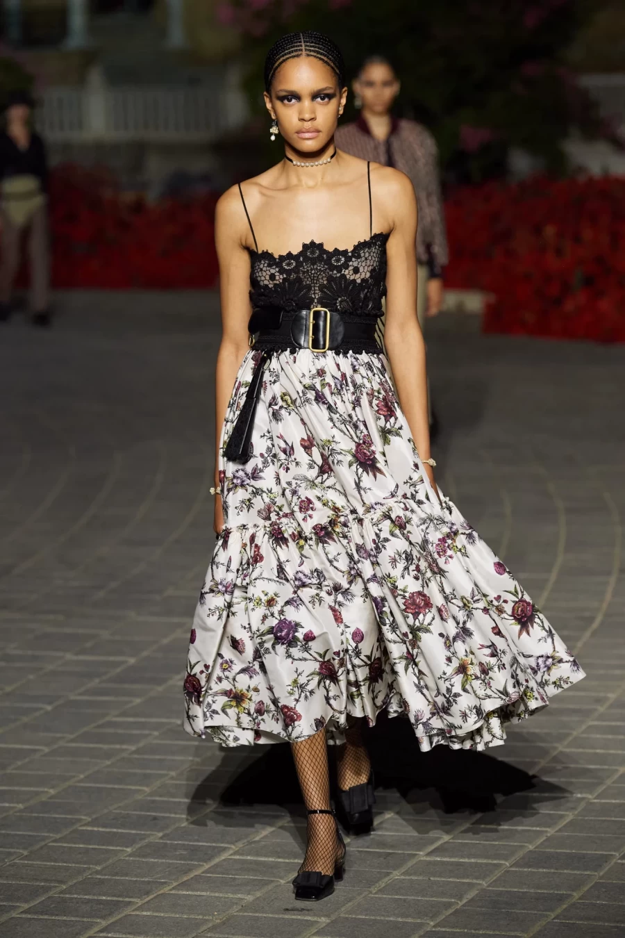 Dior Cruise 2023: Η Maria Grazia Chiuri παρουσίασε ένα show-ωδή στη Σεβίλλη με σιλουέτες εμπνευσμένες από το φλαμένκο- Φωτογραφία 53