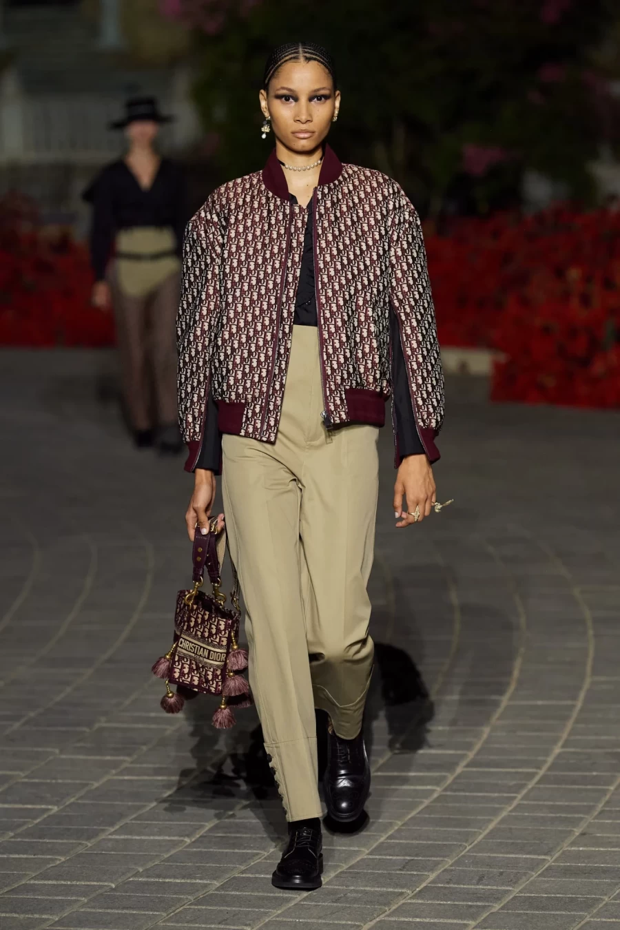 Dior Cruise 2023: Η Maria Grazia Chiuri παρουσίασε ένα show-ωδή στη Σεβίλλη με σιλουέτες εμπνευσμένες από το φλαμένκο- Φωτογραφία 54