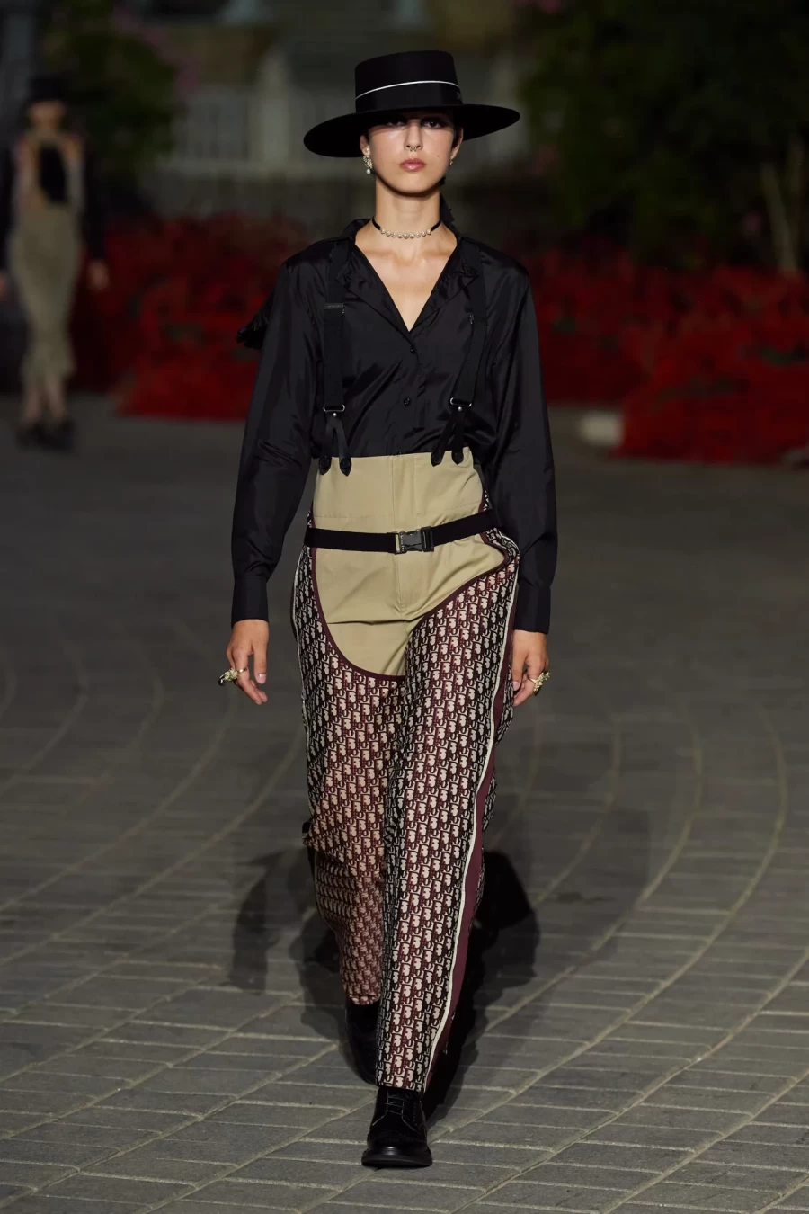 Dior Cruise 2023: Η Maria Grazia Chiuri παρουσίασε ένα show-ωδή στη Σεβίλλη με σιλουέτες εμπνευσμένες από το φλαμένκο- Φωτογραφία 55