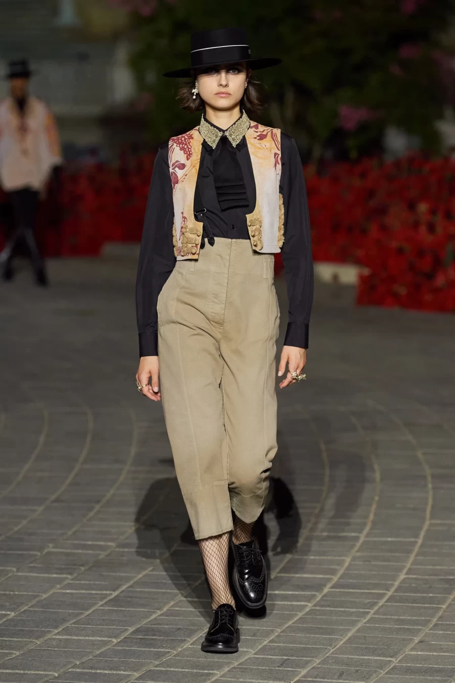 Dior Cruise 2023: Η Maria Grazia Chiuri παρουσίασε ένα show-ωδή στη Σεβίλλη με σιλουέτες εμπνευσμένες από το φλαμένκο- Φωτογραφία 56