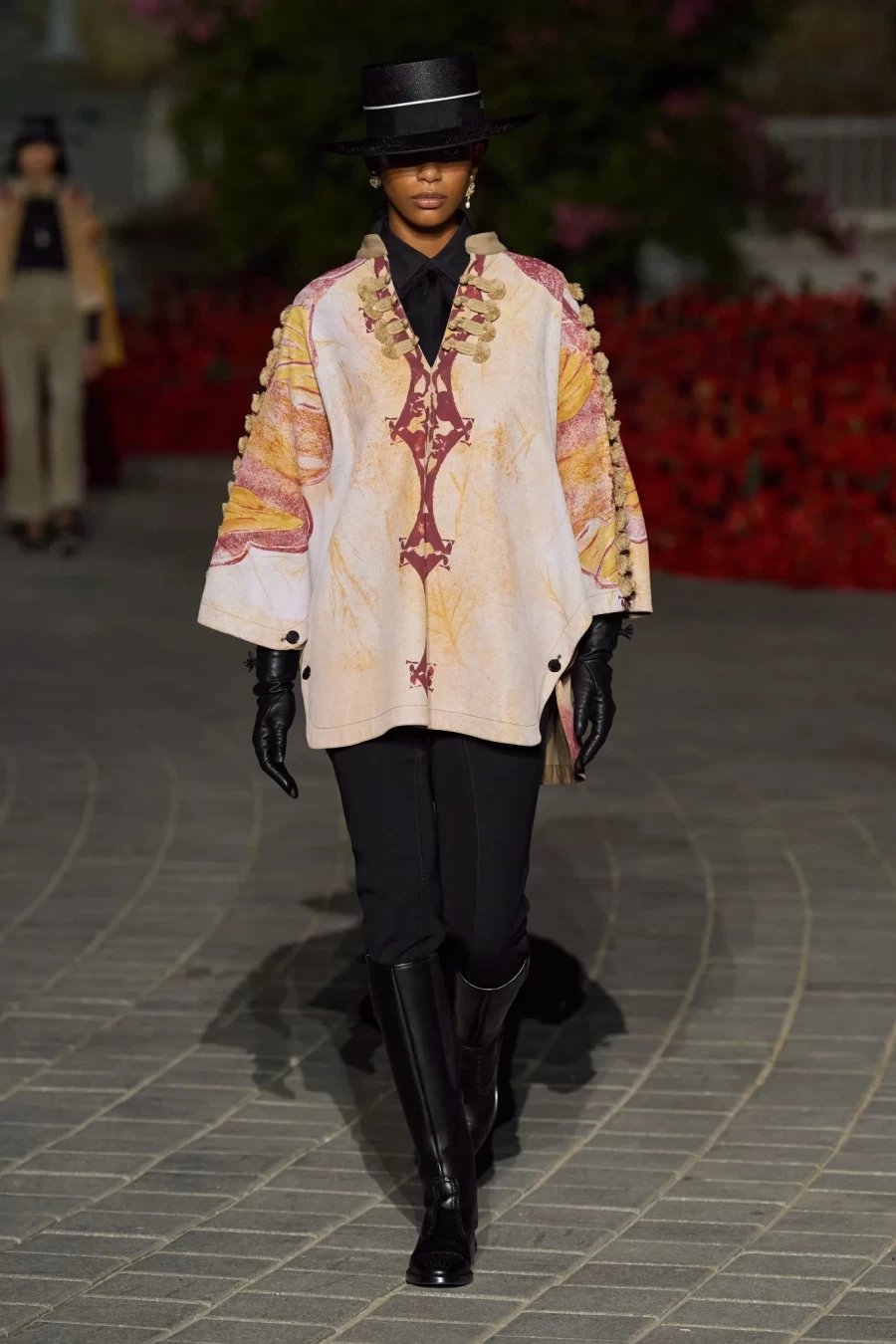 Dior Cruise 2023: Η Maria Grazia Chiuri παρουσίασε ένα show-ωδή στη Σεβίλλη με σιλουέτες εμπνευσμένες από το φλαμένκο- Φωτογραφία 57