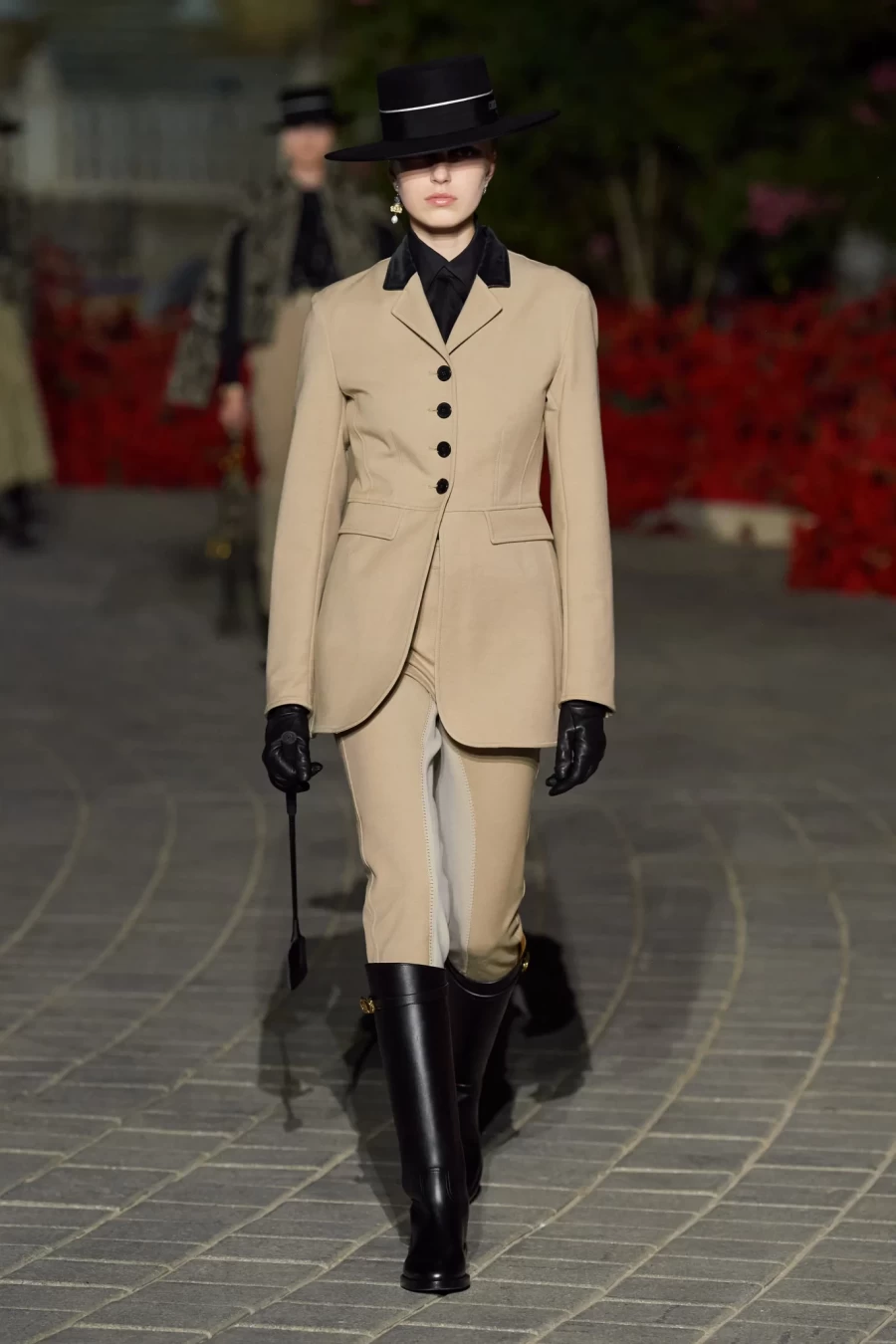 Dior Cruise 2023: Η Maria Grazia Chiuri παρουσίασε ένα show-ωδή στη Σεβίλλη με σιλουέτες εμπνευσμένες από το φλαμένκο- Φωτογραφία 62