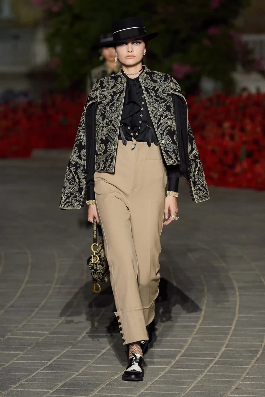 Dior Cruise 2023: Η Maria Grazia Chiuri παρουσίασε ένα show-ωδή στη Σεβίλλη με σιλουέτες εμπνευσμένες από το φλαμένκο- Φωτογραφία 63