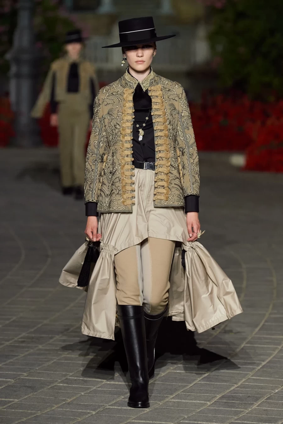 Dior Cruise 2023: Η Maria Grazia Chiuri παρουσίασε ένα show-ωδή στη Σεβίλλη με σιλουέτες εμπνευσμένες από το φλαμένκο- Φωτογραφία 65
