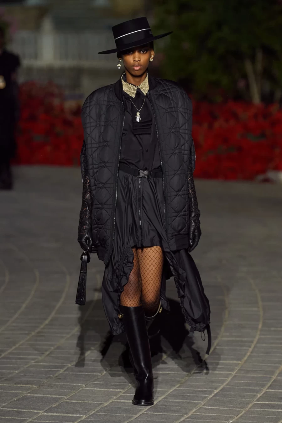 Dior Cruise 2023: Η Maria Grazia Chiuri παρουσίασε ένα show-ωδή στη Σεβίλλη με σιλουέτες εμπνευσμένες από το φλαμένκο- Φωτογραφία 70