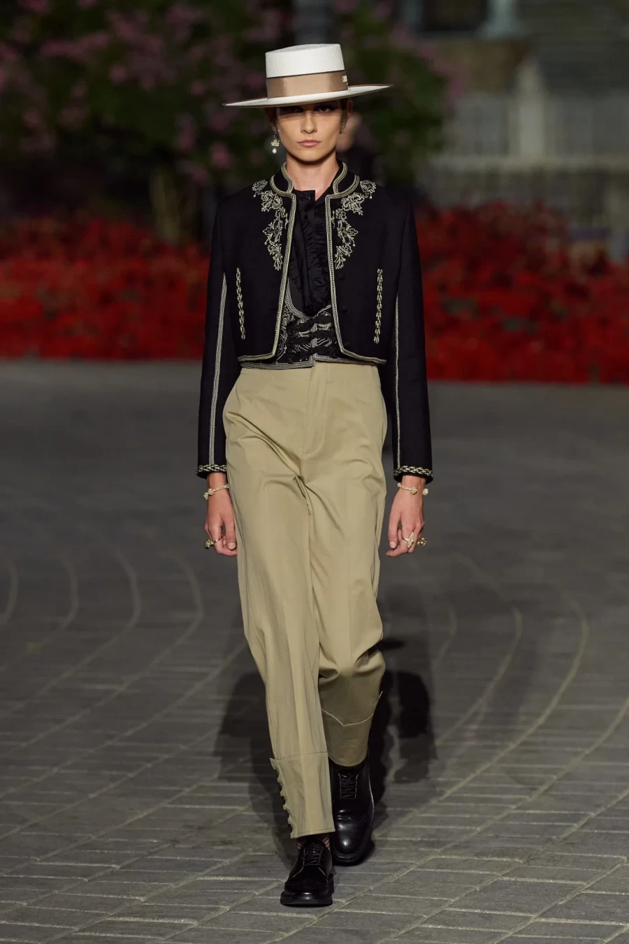 Dior Cruise 2023: Η Maria Grazia Chiuri παρουσίασε ένα show-ωδή στη Σεβίλλη με σιλουέτες εμπνευσμένες από το φλαμένκο- Φωτογραφία 72