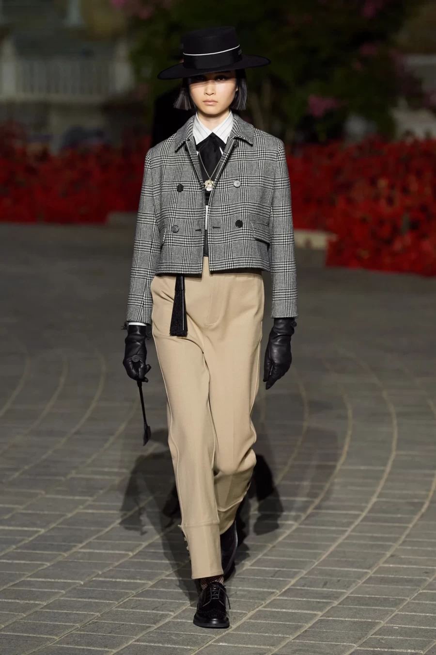 Dior Cruise 2023: Η Maria Grazia Chiuri παρουσίασε ένα show-ωδή στη Σεβίλλη με σιλουέτες εμπνευσμένες από το φλαμένκο- Φωτογραφία 80