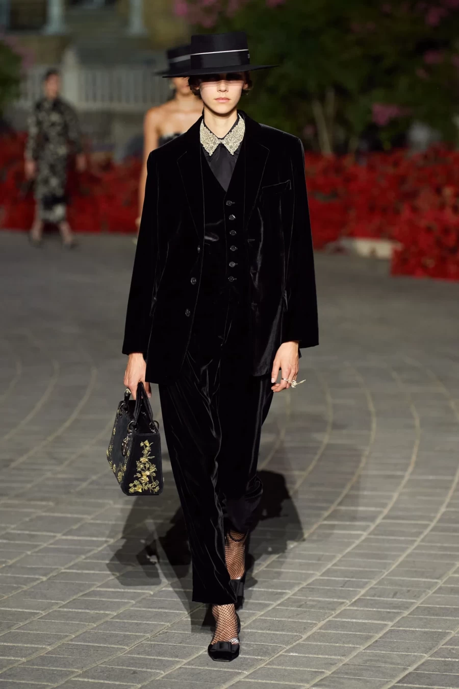 Dior Cruise 2023: Η Maria Grazia Chiuri παρουσίασε ένα show-ωδή στη Σεβίλλη με σιλουέτες εμπνευσμένες από το φλαμένκο- Φωτογραφία 81