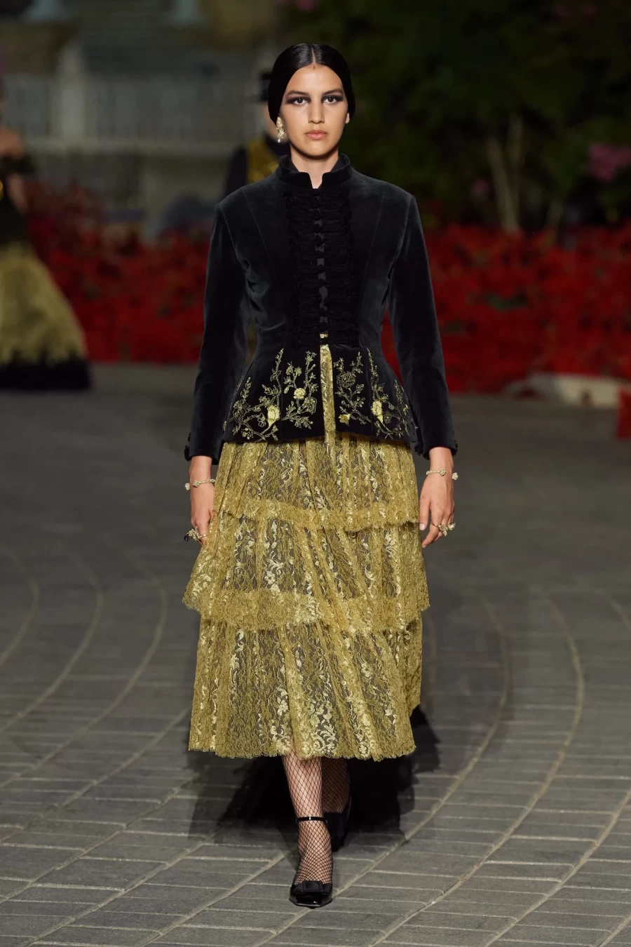 Dior Cruise 2023: Η Maria Grazia Chiuri παρουσίασε ένα show-ωδή στη Σεβίλλη με σιλουέτες εμπνευσμένες από το φλαμένκο- Φωτογραφία 83