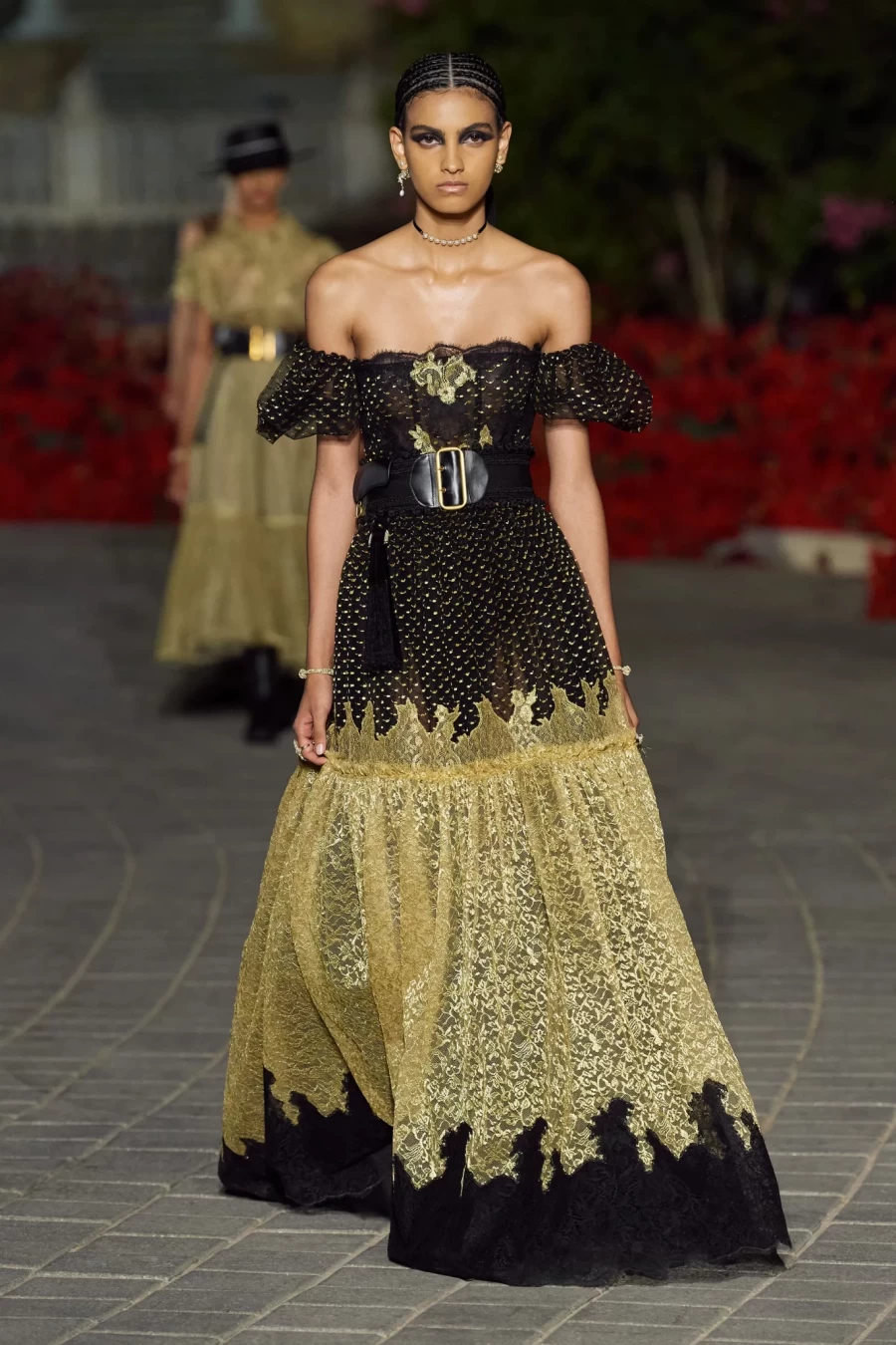 Dior Cruise 2023: Η Maria Grazia Chiuri παρουσίασε ένα show-ωδή στη Σεβίλλη με σιλουέτες εμπνευσμένες από το φλαμένκο- Φωτογραφία 86