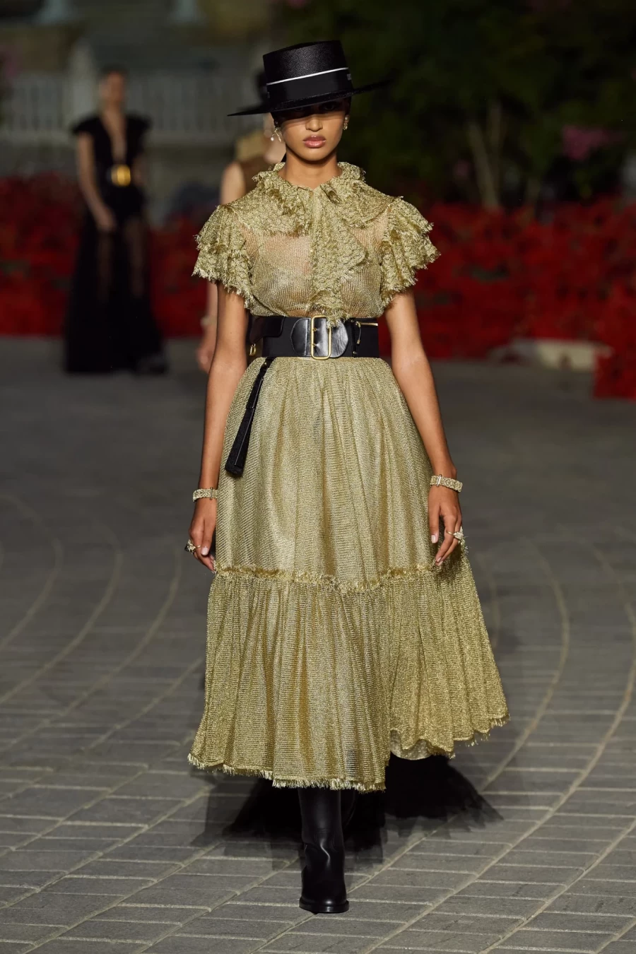 Dior Cruise 2023: Η Maria Grazia Chiuri παρουσίασε ένα show-ωδή στη Σεβίλλη με σιλουέτες εμπνευσμένες από το φλαμένκο- Φωτογραφία 87