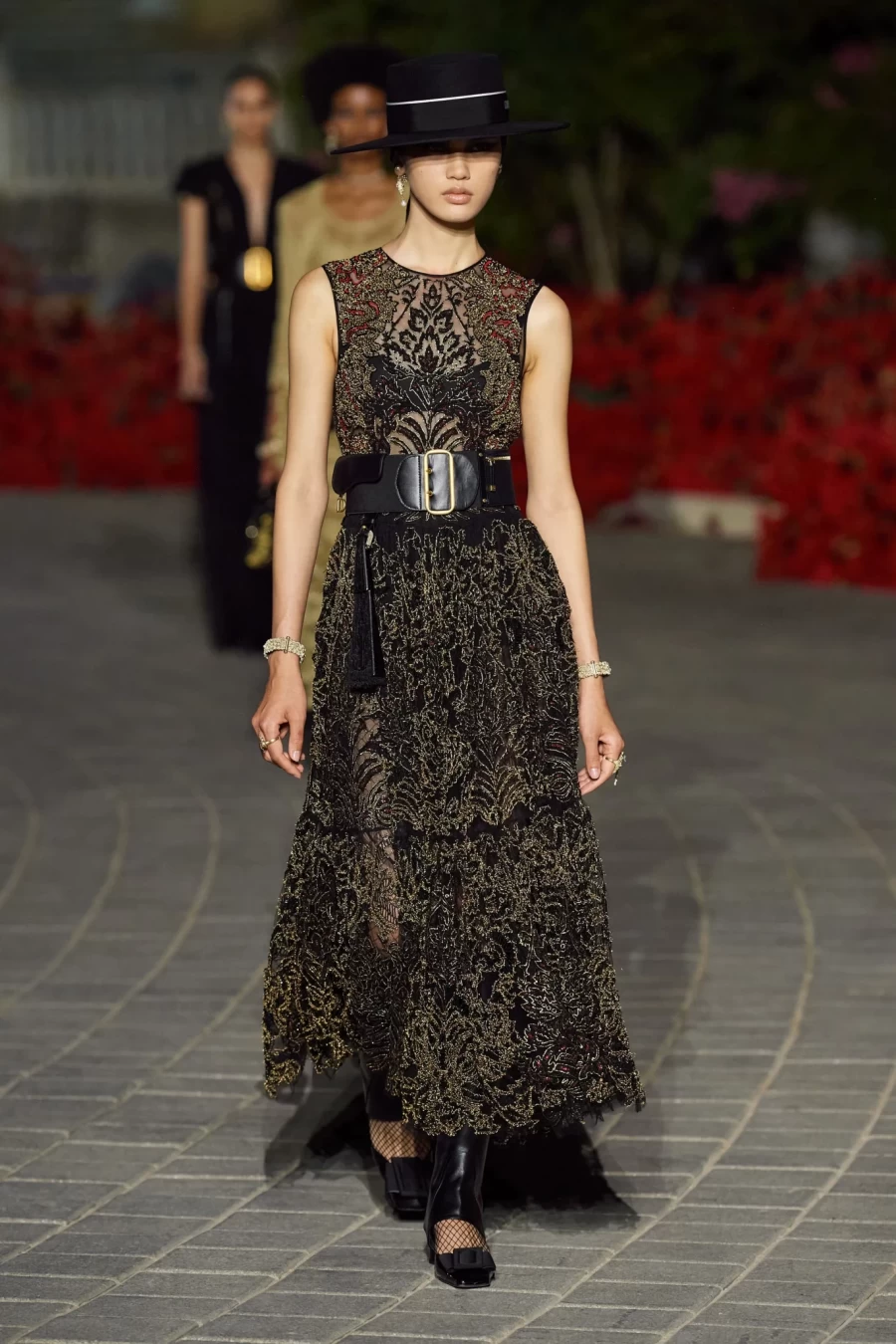 Dior Cruise 2023: Η Maria Grazia Chiuri παρουσίασε ένα show-ωδή στη Σεβίλλη με σιλουέτες εμπνευσμένες από το φλαμένκο- Φωτογραφία 88