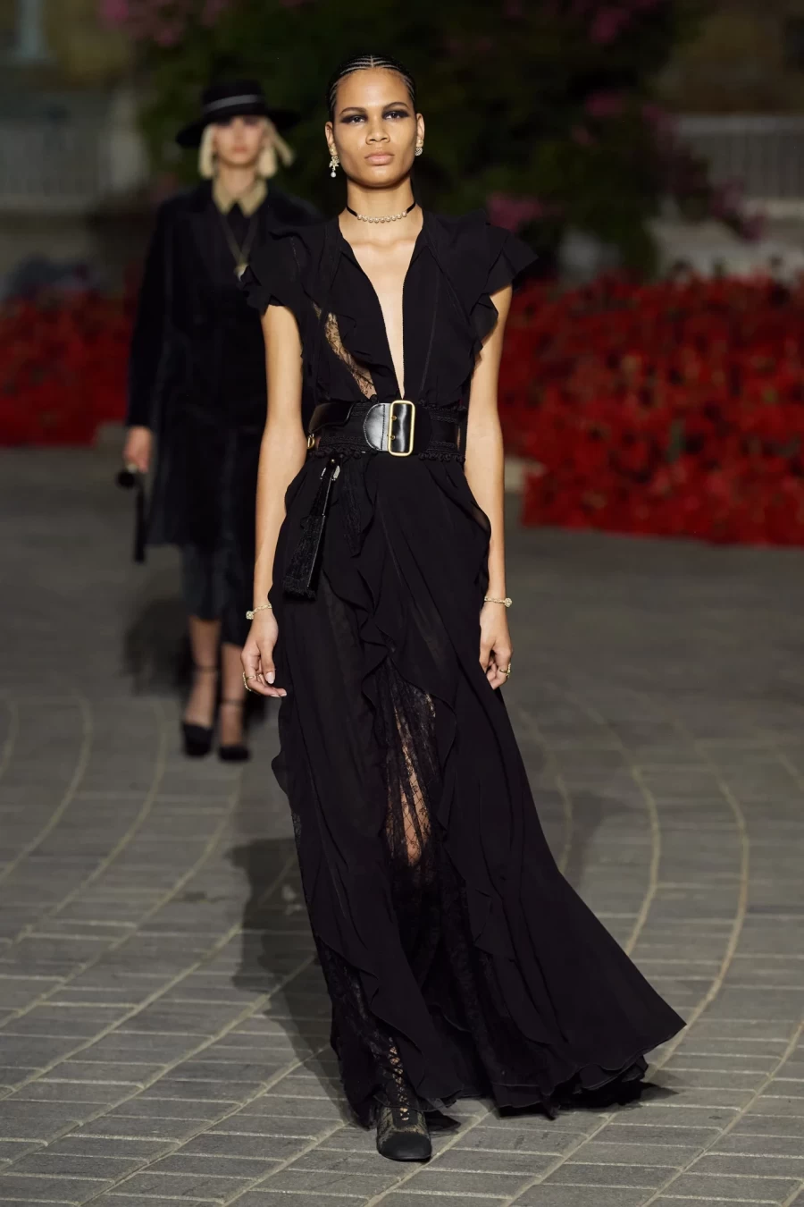 Dior Cruise 2023: Η Maria Grazia Chiuri παρουσίασε ένα show-ωδή στη Σεβίλλη με σιλουέτες εμπνευσμένες από το φλαμένκο- Φωτογραφία 90