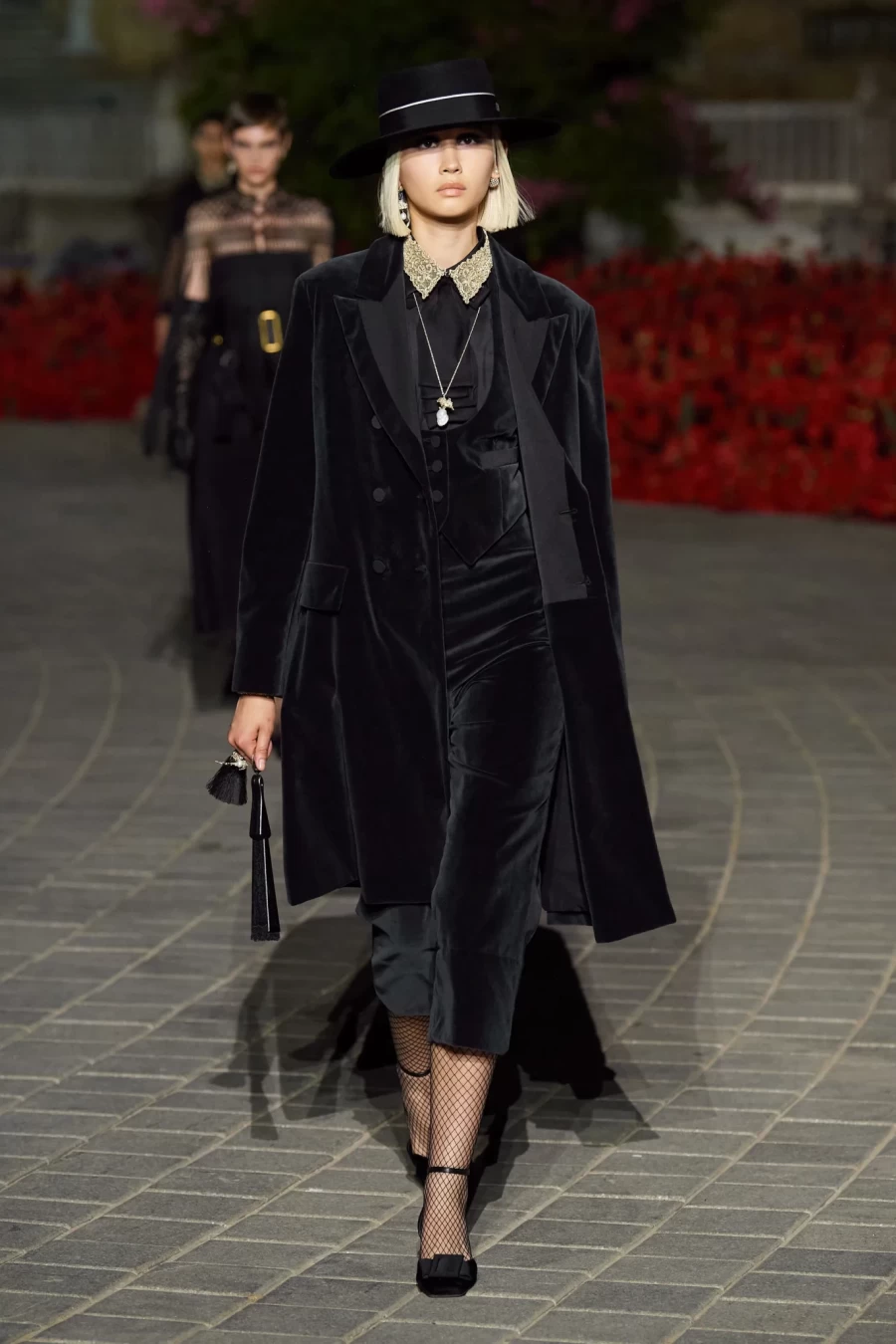 Dior Cruise 2023: Η Maria Grazia Chiuri παρουσίασε ένα show-ωδή στη Σεβίλλη με σιλουέτες εμπνευσμένες από το φλαμένκο- Φωτογραφία 91