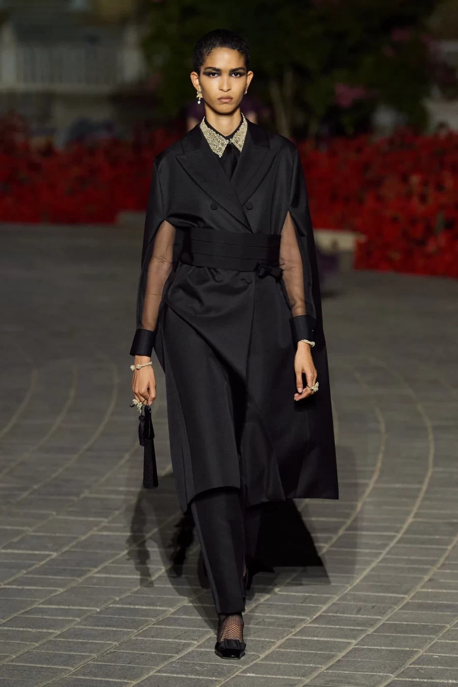 Dior Cruise 2023: Η Maria Grazia Chiuri παρουσίασε ένα show-ωδή στη Σεβίλλη με σιλουέτες εμπνευσμένες από το φλαμένκο- Φωτογραφία 93