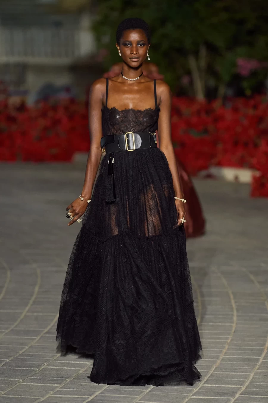 Dior Cruise 2023: Η Maria Grazia Chiuri παρουσίασε ένα show-ωδή στη Σεβίλλη με σιλουέτες εμπνευσμένες από το φλαμένκο- Φωτογραφία 95