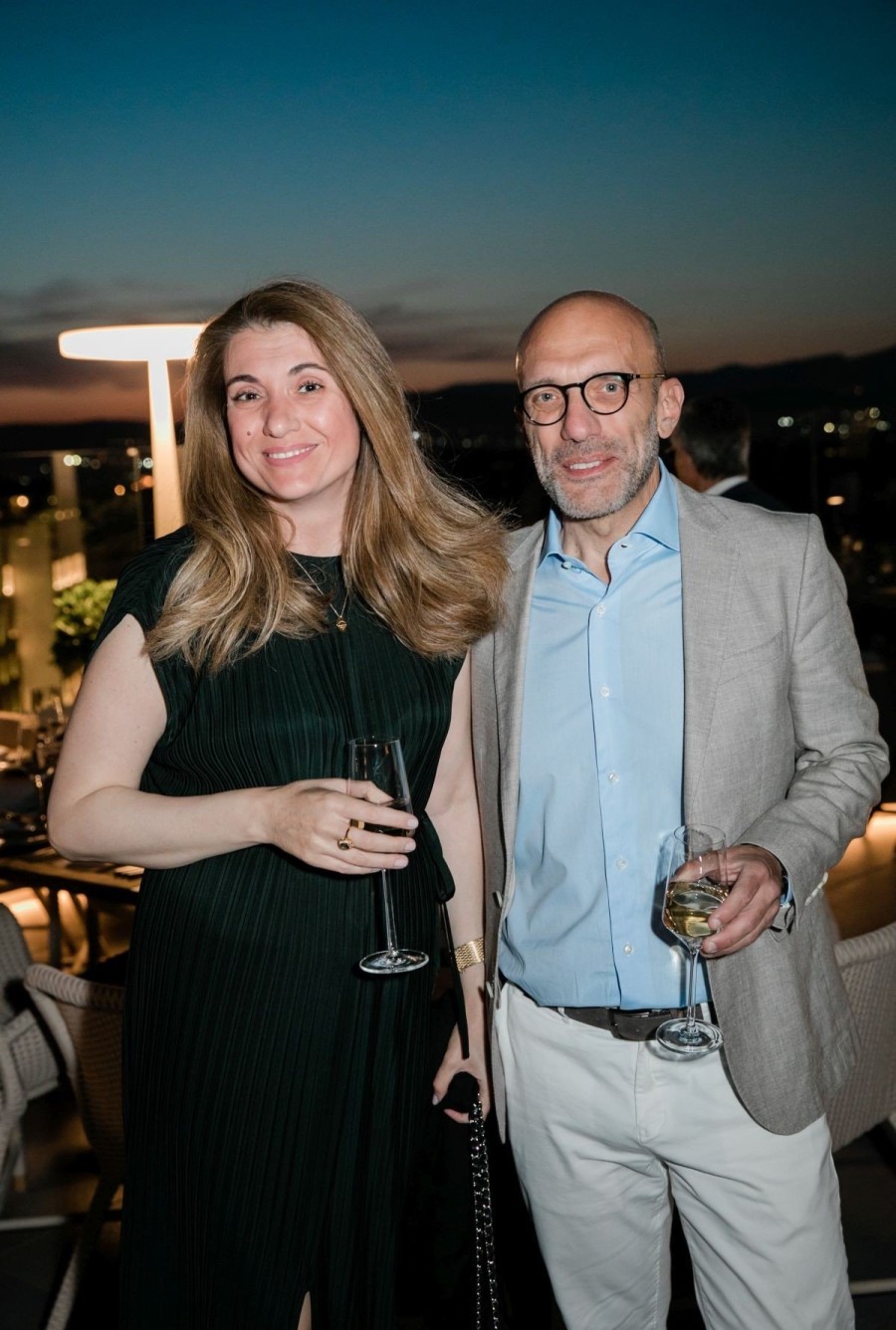 Ένα δείπνο με θέα την Ακρόπολη κι εκλεκτούς καλεσμένους μας συστήνει την καλοκαιρινή Αθήνα - Φωτογραφία 5