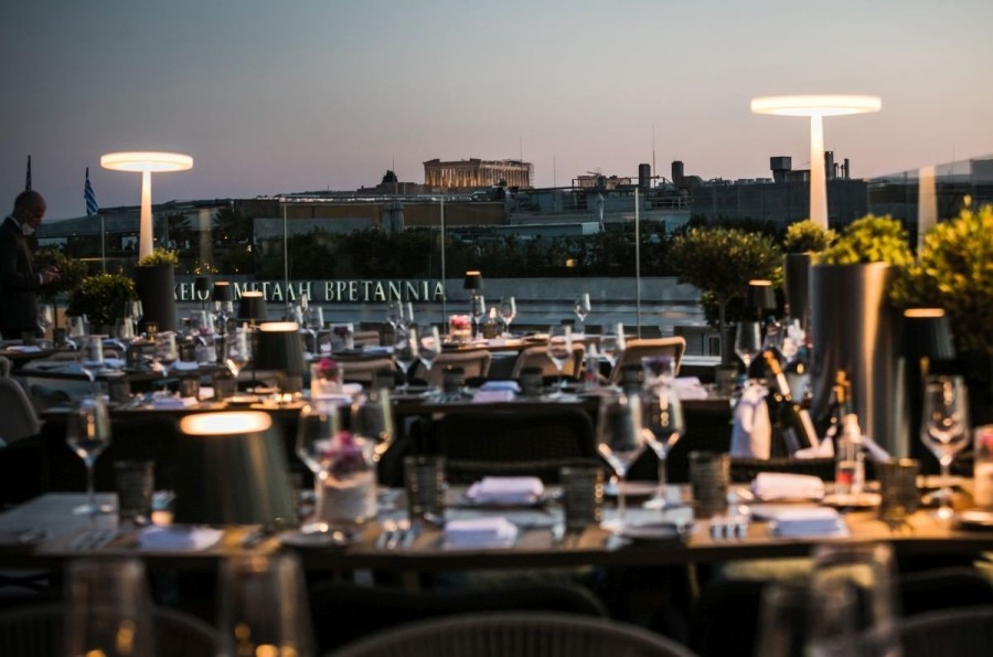 Ένα δείπνο με θέα την Ακρόπολη κι εκλεκτούς καλεσμένους μας συστήνει την καλοκαιρινή Αθήνα - Φωτογραφία 6