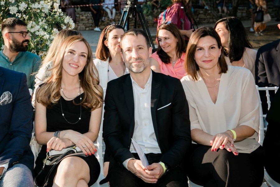 O Vassilis Zoulias μετέτρεψε τη Διονυσίου Αρεοπαγίτου σε catwalk για τη νέα haute couture F/W 22-23 συλλογή του - Φωτογραφία 26
