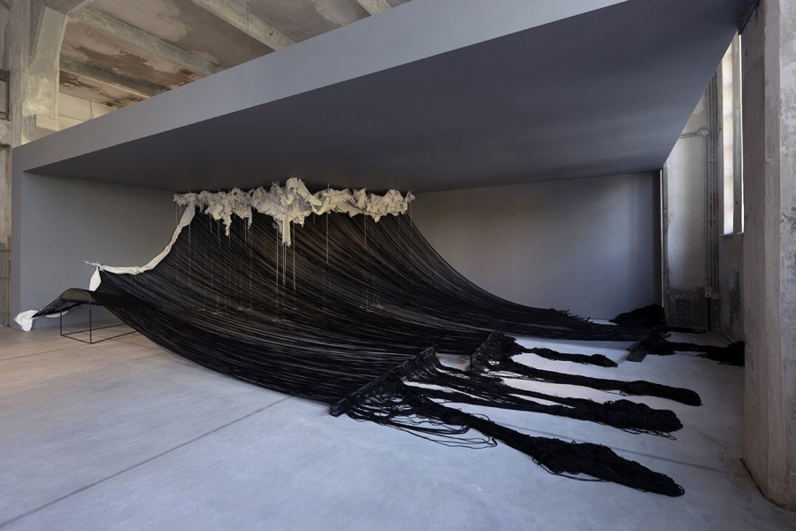 Dream On: Η νέα έκθεση του ΝΕΟΝ στο πρώην Δημόσιο Καπνεργοστάσιο παρουσιάζει έργα κορυφαίων καλλιτεχνών για 1η φορά - Φωτογραφία 1