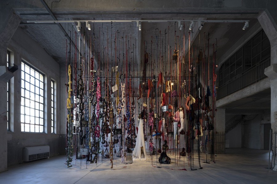 Dream On: Η νέα έκθεση του ΝΕΟΝ στο πρώην Δημόσιο Καπνεργοστάσιο παρουσιάζει έργα κορυφαίων καλλιτεχνών για 1η φορά - Φωτογραφία 2