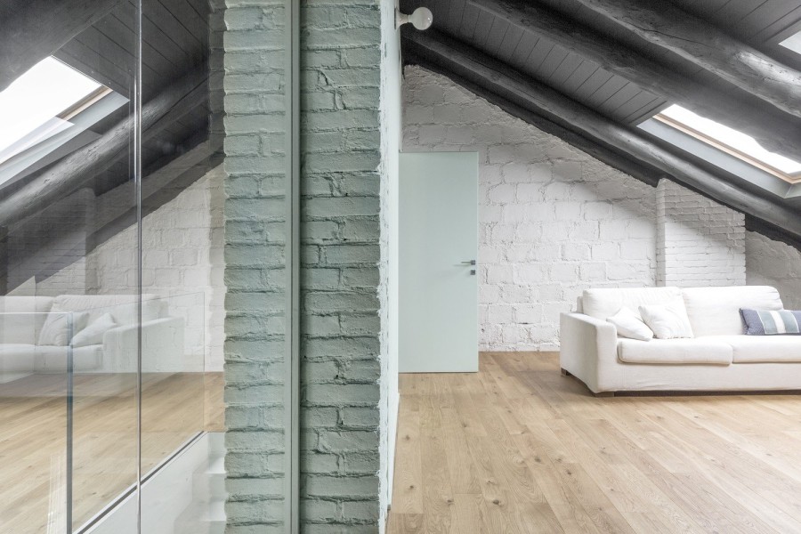 Δείτε πώς μια μικρή κατοικία του '60 στην Ιταλία μετατράπηκε σε ένα μοντέρνο σκηνικό- Φωτογραφία 3