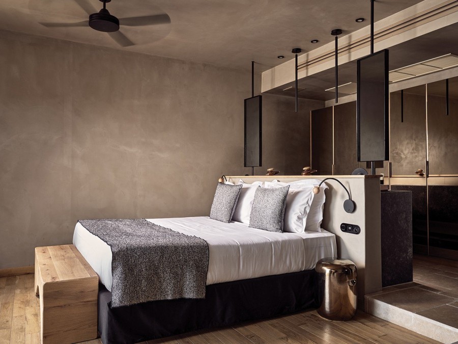 Η βίλα Acroterra ακροβατεί πάνω στα βράχια, χτισμένη στην κορυφογραμμή μιας απόκρημνης χερσονήσου στην Αγία Πελαγία της Κρήτης- Φωτογραφία 1