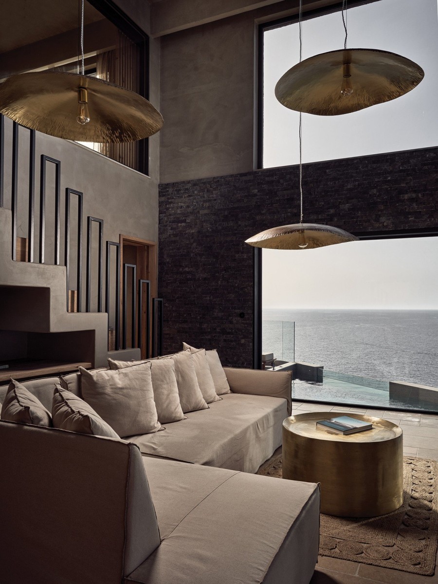 Η βίλα Acroterra ακροβατεί πάνω στα βράχια, χτισμένη στην κορυφογραμμή μιας απόκρημνης χερσονήσου στην Αγία Πελαγία της Κρήτης- Φωτογραφία 3