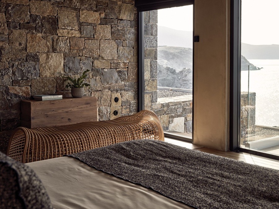 Η βίλα Acroterra ακροβατεί πάνω στα βράχια, χτισμένη στην κορυφογραμμή μιας απόκρημνης χερσονήσου στην Αγία Πελαγία της Κρήτης- Φωτογραφία 4