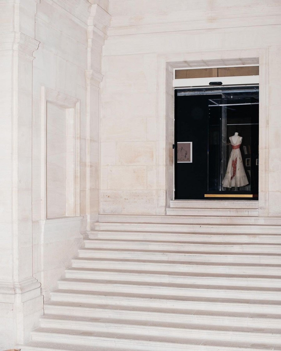 Elsa Schiaparelli: Μια έκθεση-φόρος τιμής στο έργο της σπουδαίας σχεδιάστριας που βρίσκεται ξανά στο επίκεντρο- Φωτογραφία 2