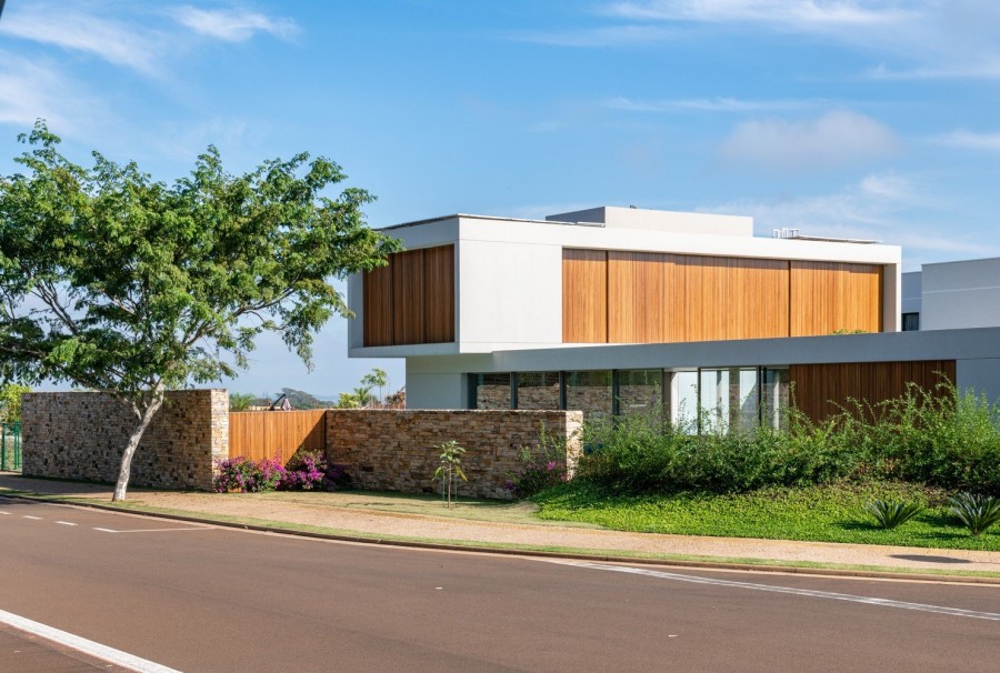 Μια μοντέρνα sustainable κατοικία μετατρέπεται στο απόλυτο καλοκαιρινό περιβάλλον- Φωτογραφία 1