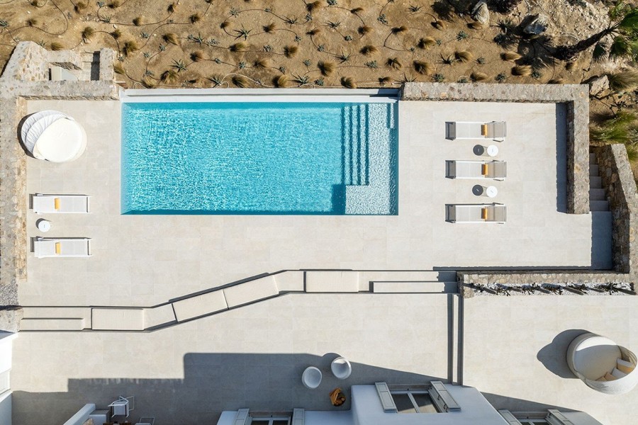 Μια εντυπωσιακή βίλα στη Μύκονο «ποντάρει» στο λευκό των Κυκλάδων και αποπνέει καλοκαιρινή αύρα- Φωτογραφία 6