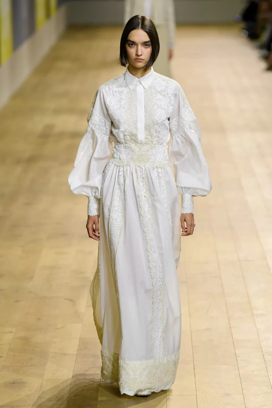 Haute Couture Fall 2022: Η Maria Crazia Chiuri ανέδειξε μία πιο wearable πλευρά της Υψηλής Ραπτικής -Δείτε όλα τα looks!- Φωτογραφία 2