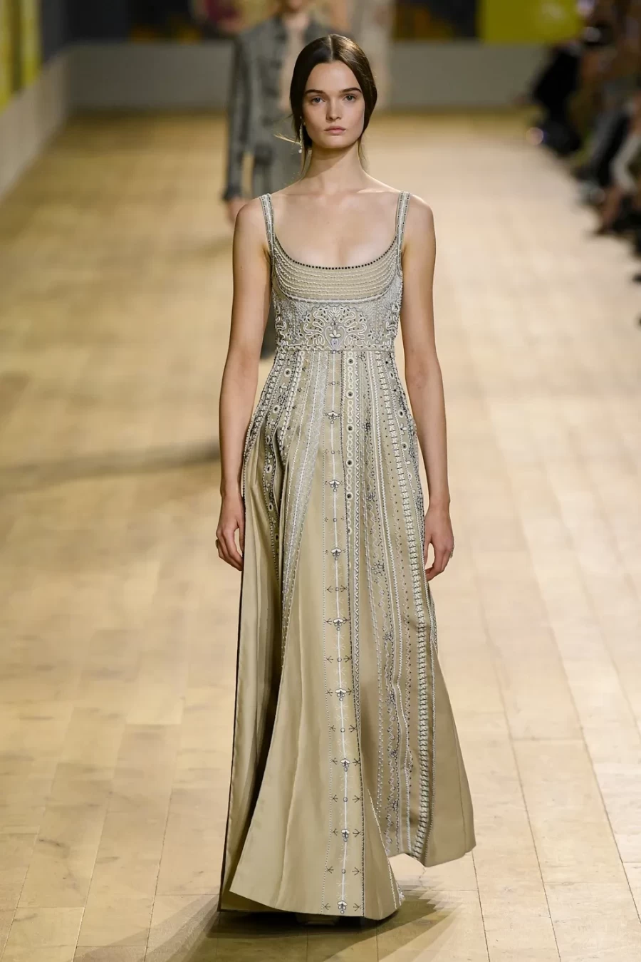 Haute Couture Fall 2022: Η Maria Crazia Chiuri ανέδειξε μία πιο wearable πλευρά της Υψηλής Ραπτικής -Δείτε όλα τα looks!- Φωτογραφία 18